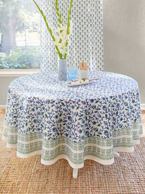 70 round tablecloth with umbrella hole