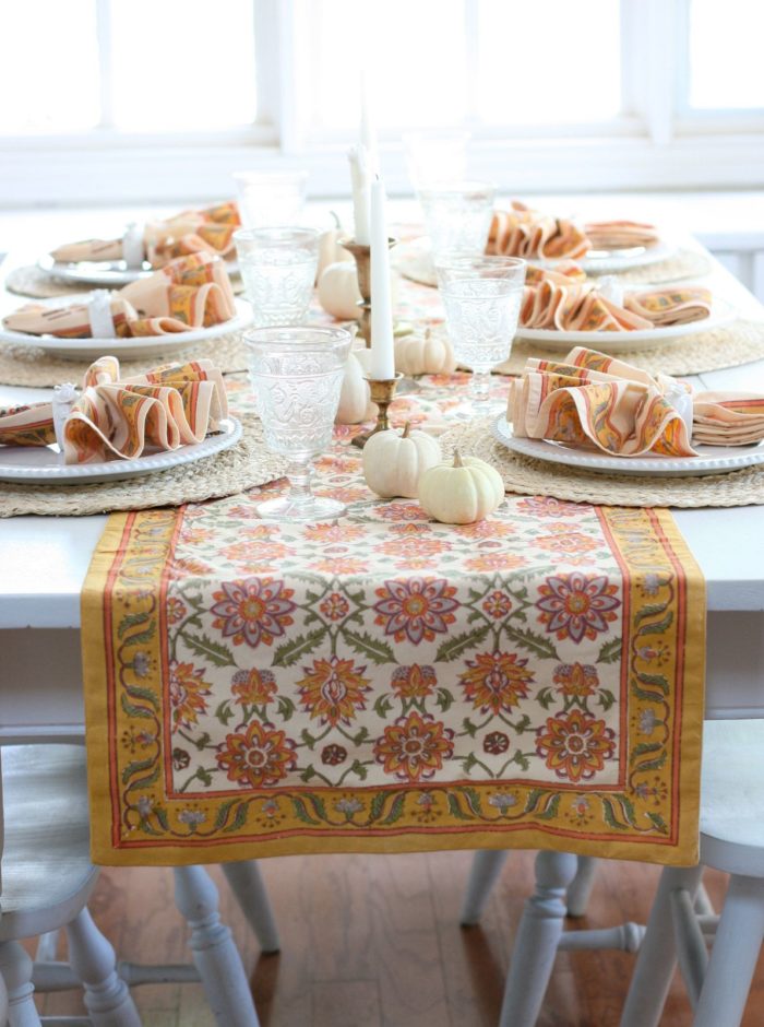 10 Thanksgiving Tablecloth Ideas For A Beautiful, Elegant Celebration