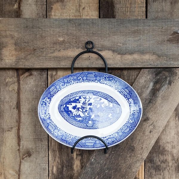 Wrought iron plate holder with blue and white plate