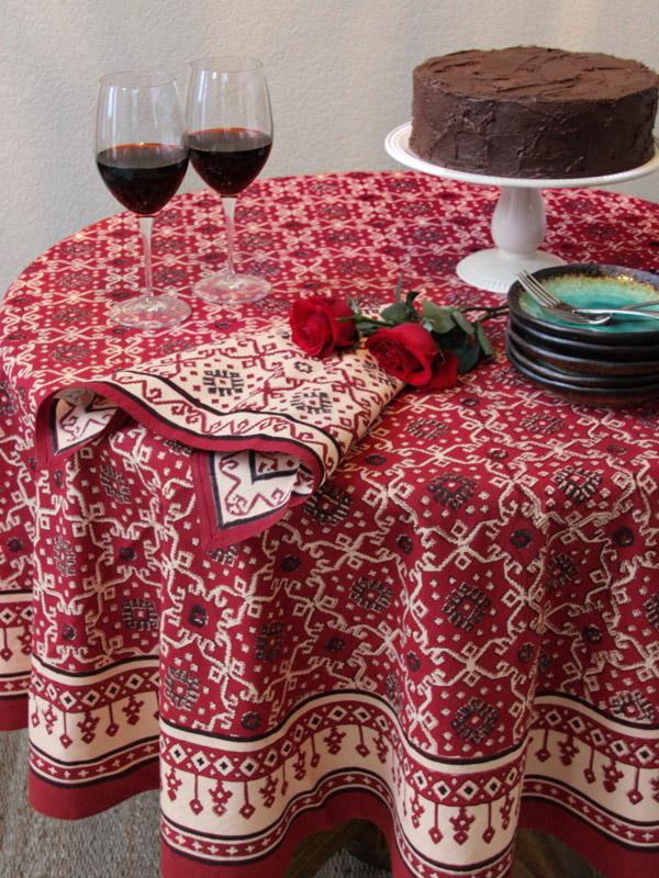 https://www.saffronmarigold.com/catalog/images/product_detail/rk_rustic_lodge_cabin_red_round_tablecloth_detail.jpg