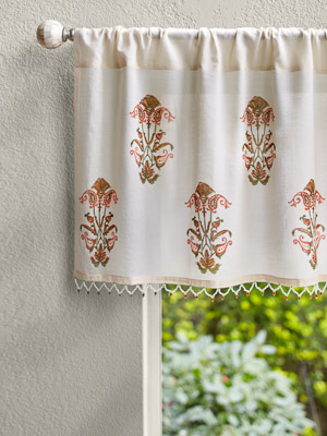 7 Vintage Floral Curtains That Will Never Go Out Of Style