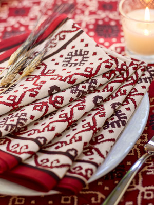 3 Beautifully Boho Valentine Table Runners & Decorations